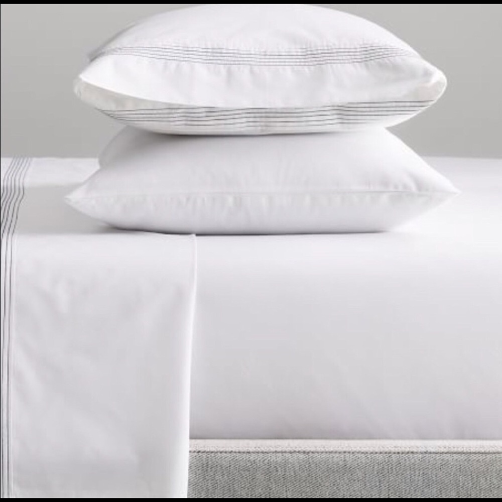 West Elm Queen Organic Percale Pleated Sheet Set